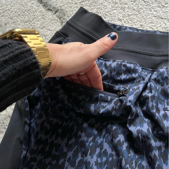 Athleta shorts Brooklyn Printed Lightweight Navy black athletic high rise 0 - Picture 9 of 9